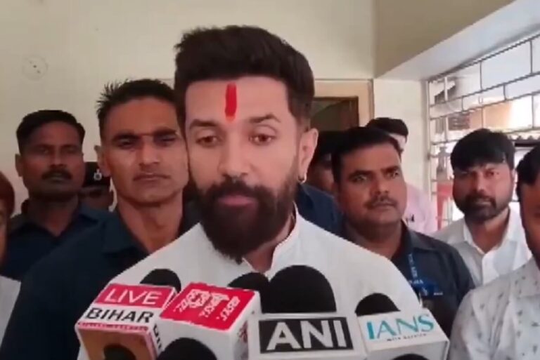 चंदन मिश्रा हत्याकांड पर चिराग पासवान का फूटा गुस्सा; ADG पर भड़के, बोले– ये लीपापोती है चंदन मिश्रा हत्याकांड पर चिराग पासवान का फूटा गुस्सा; ADG पर भड़के, बोले– ये लीपापोती है