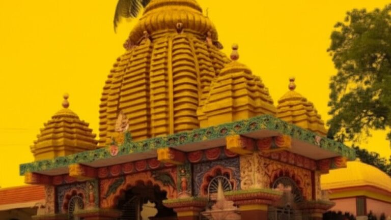 दुर्गापुर अग्निकांड: विधायक ने भेजी राहत सामग्री, जिला पार्षद ने बांटी सहायता दुर्गापुर अग्निकांड: विधायक ने भेजी राहत सामग्री, जिला पार्षद ने बांटी सहायता