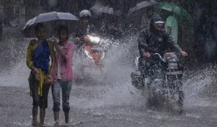 बिहार में आधे से अधिक जिलों में आज भारी बारिश
