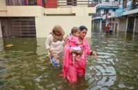Flood: गंगा-यमुना बनीं आफत की धारा, यूपी के 17 जिले डूबे, 400 से ज्यादा गांव जलमग्न