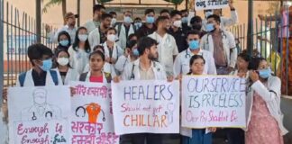 इंटर्न डॉक्टरों का 'ब्लैक रिबन डे' प्रदर्शन