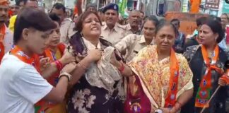 शिक्षिका और राजद समर्थक से झड़प