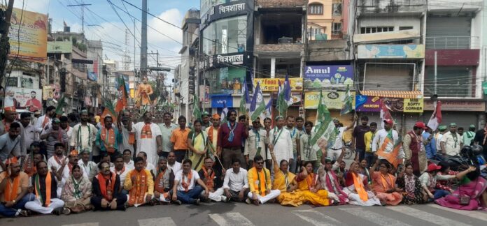 बिहार के कई जिलों में बवाल और नारेबाजी