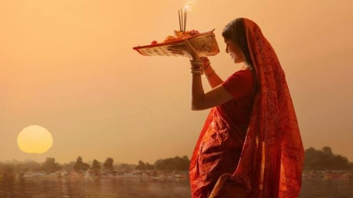 Chhath Puja 2025 Update आज डूबते सूर्य को अर्घ्य, जानें शुभ समय और पूजा विधि