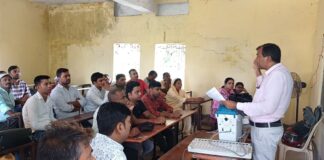 चुनावी कर्मियों को दिया गया प्रशिक्षण