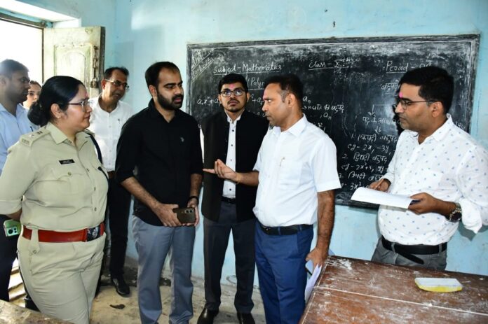 डीएम ने डिस्पैच सेंटरों का किया निरीक्षण
