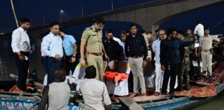Bhagalpur News : डीएम और एसएसपी ने किया छठ घाटों का नाव से निरीक्षण, महापर्व की तैयारियों का लिया जायजा डीएम और एसएसपी ने किया छठ घाटों का नाव से निरीक्षण