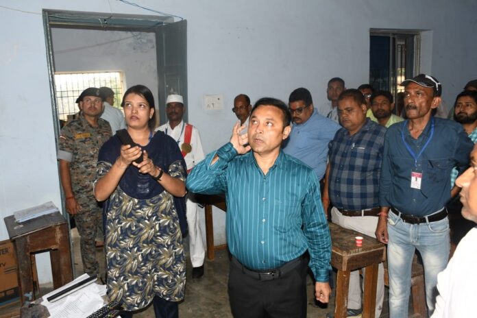 भागलपुर डीएम ने फैसिलिटेशन सेंटर का किया निरीक्षण