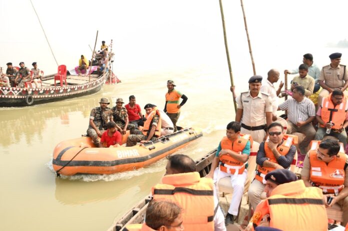 Bhagalpur News DM inspected Chhath Ghat डीएम और एसएसपी ने छठ घाटों का निरीक्षण