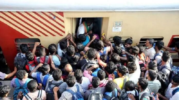 मुंबई और गुजरात में प्लेटफॉर्म टिकट फ्री