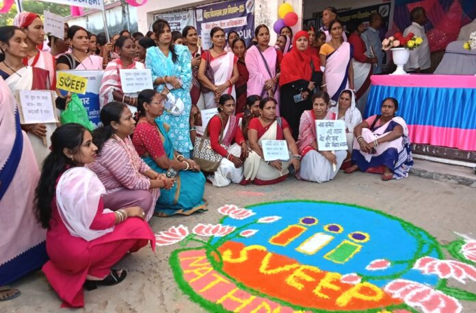 Voter awareness campaign नाथनगर में आईसीडीएस का मतदाता जागरूकता अभियान
