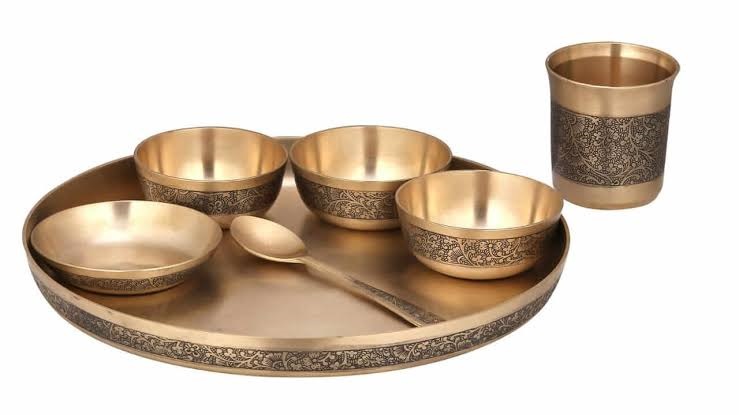 Dhanteras 2025: धनतेरस पर खरीदें ये 5 शुभ वस्तुएं, मां लक्ष्मी की कृपा से घर में बढ़ेगा सुख और समृद्धि pots