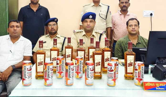 भागलपुर रेलवे स्टेशन से 17 बोतल विदेशी शराब बरामद